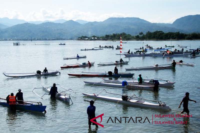 Lanal mamuju gelar lomba perahu katinting