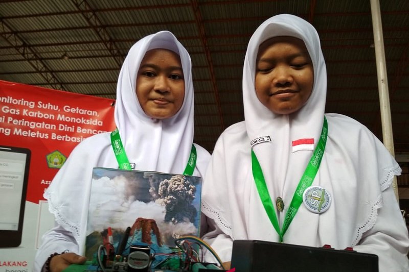 Siswa MAN 1 Kudus ciptakan alat deteksi dini gunung meletus