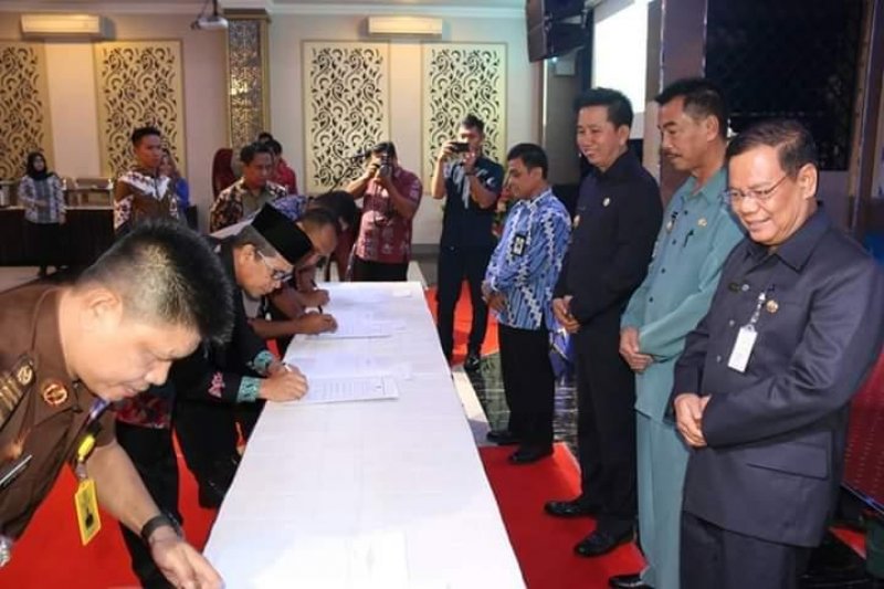 Bupati Barito Utara serahkan DIPA untuk instasi vertikal
