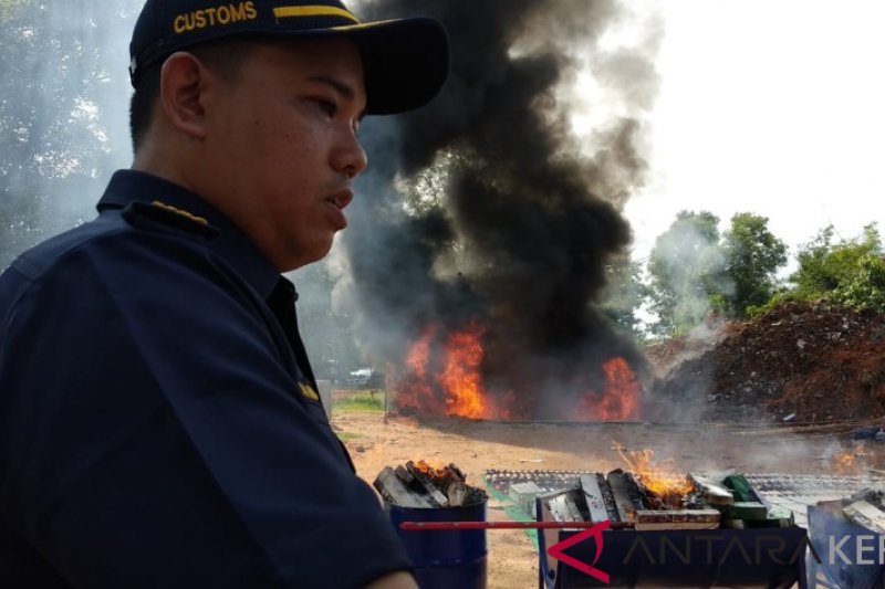 Bea Cukai musnahkan 3,7 juta batang rokok ilegal