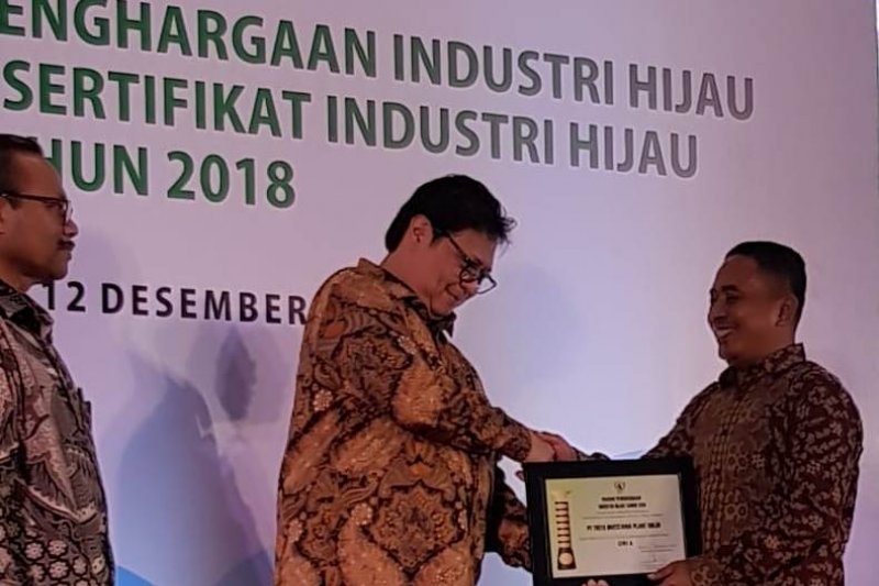 Pabrik Aqua Solok raih penghargaan Industri Hijau 2018