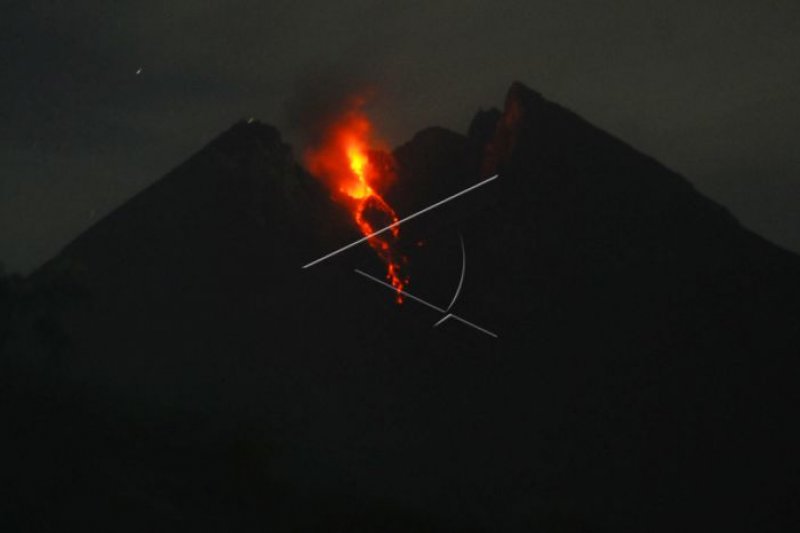 Guguran lava pijar Merapi diminati wisatawan "volcano tour" malam