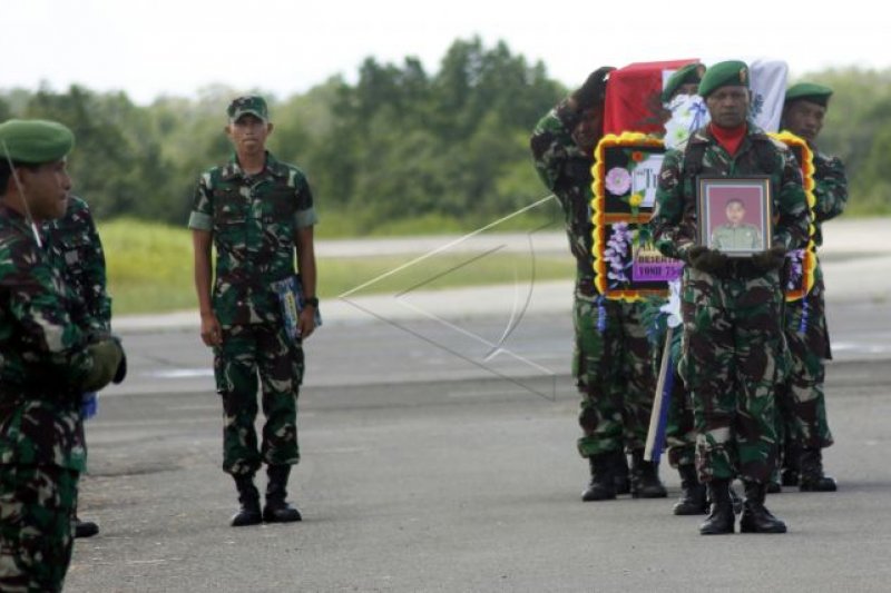 Jenazah prajurit TNI korban penembakan KKSB