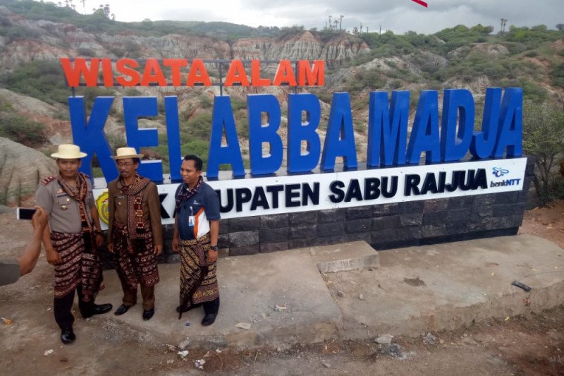 Sembilan Wisata Penyangga Kellaba Madja Di Sabu Raijua