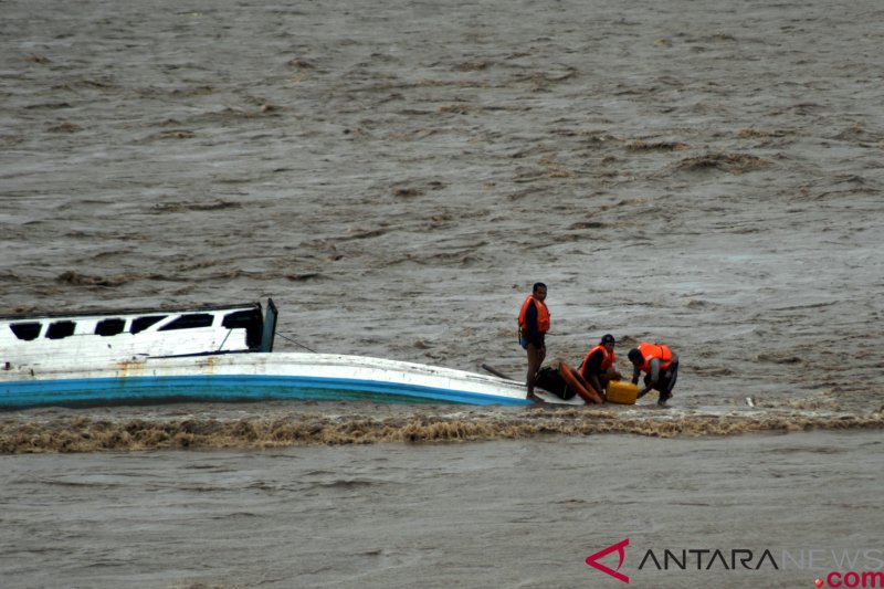 Tiga nelayan Bintan diselamatkan