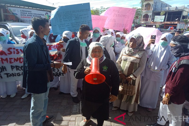 Massa APR minta Pemkab Majene transparan kelola pasar