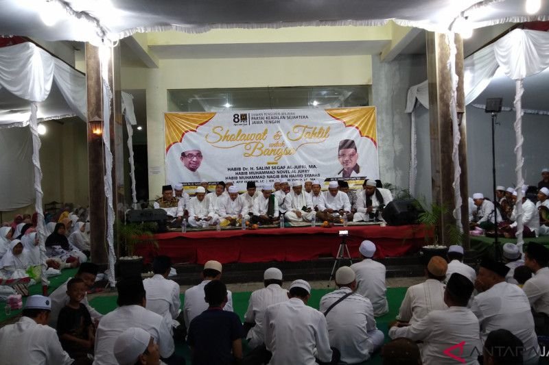 Doa Keselamatan Bangsa Pks Jateng Gelar Sholawat Dan Tahlil Antara News