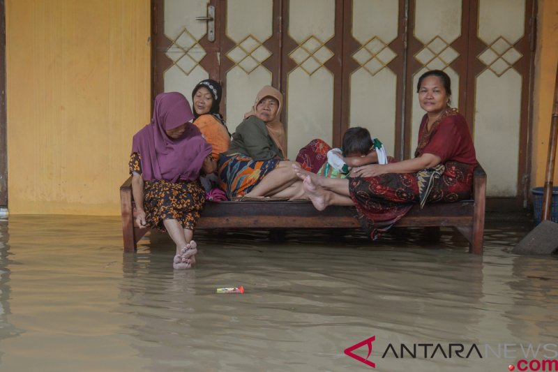 Puluhan pasien RSUD Batang dievakuasi karena banjir
