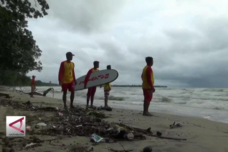 Sepi Balawista Tetap Berjaga Di Pantai Carita Anyer