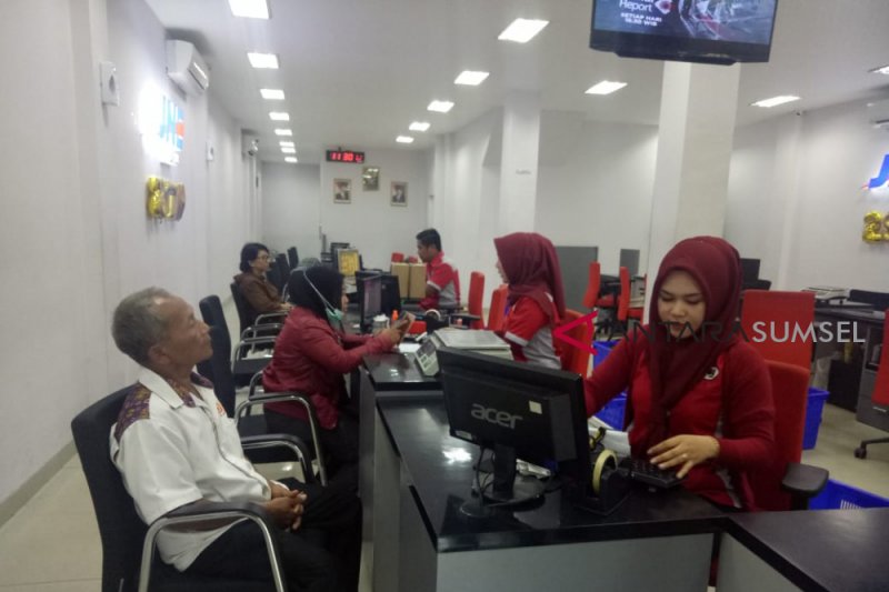 Kurir barang terdesak naikkan tarif ongkos kirim