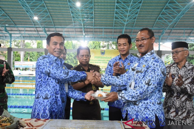 Batang bakal miliki kolam renang bertaraf nasional