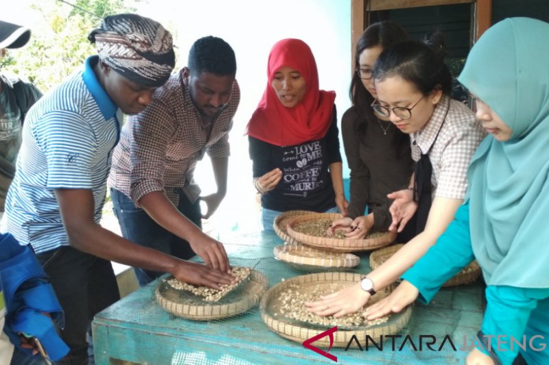 Kopi Muria Kudus diperkenalkan ke mahasiswa asing