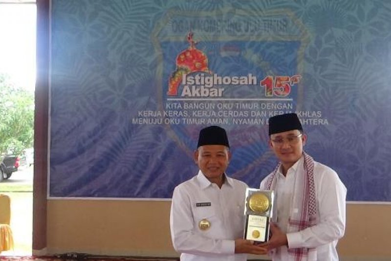 Bupati OKU Timur ajak wartawan makan nasi liwet