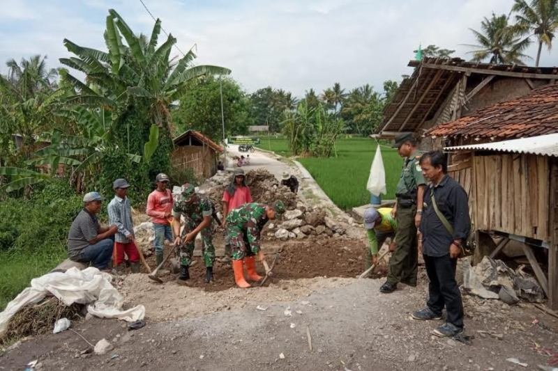 TNI perbaiki 13 rumah tidak layak huni