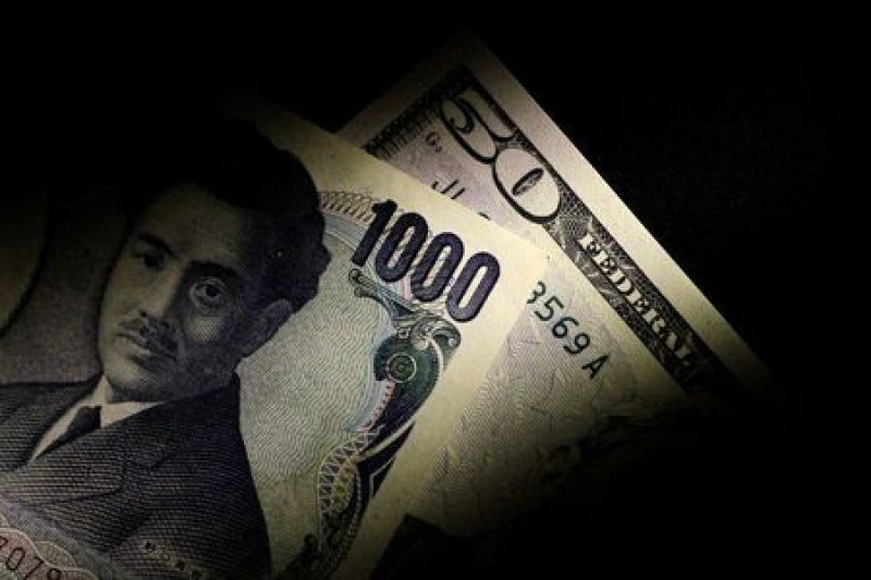 Dolar jatuh terhadap yen, Fed indikasikan pangkas suku bunga