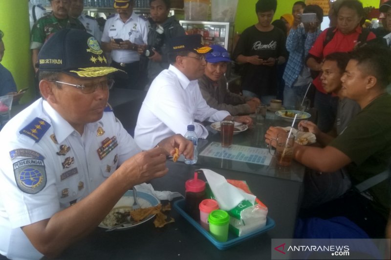 Berkendara sambil ber-GPS bisa ditilang?
