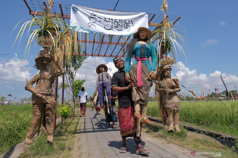 Lomba Lelakut Bali