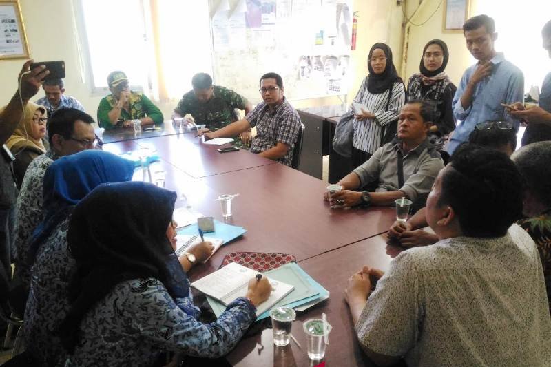 Buruh bongkar muat PT Catur tolak pemutusan hubungan kerja