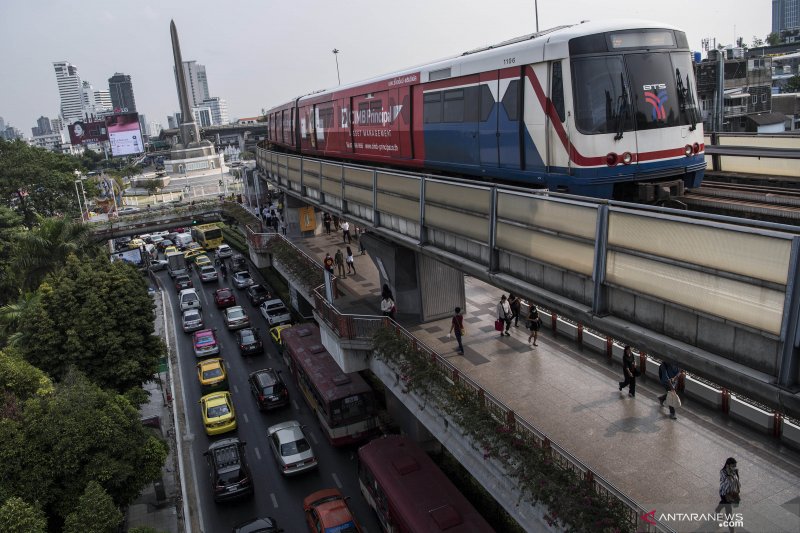 ลองรถไฟฟ้าบีทีเอสและเอ็มอาร์ทีกรุงเทพฯ ในประเทศไทย