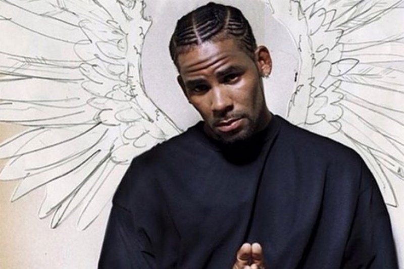 R Kelly menyerahkan diri usai didakwa melakukan pelecehan seksual