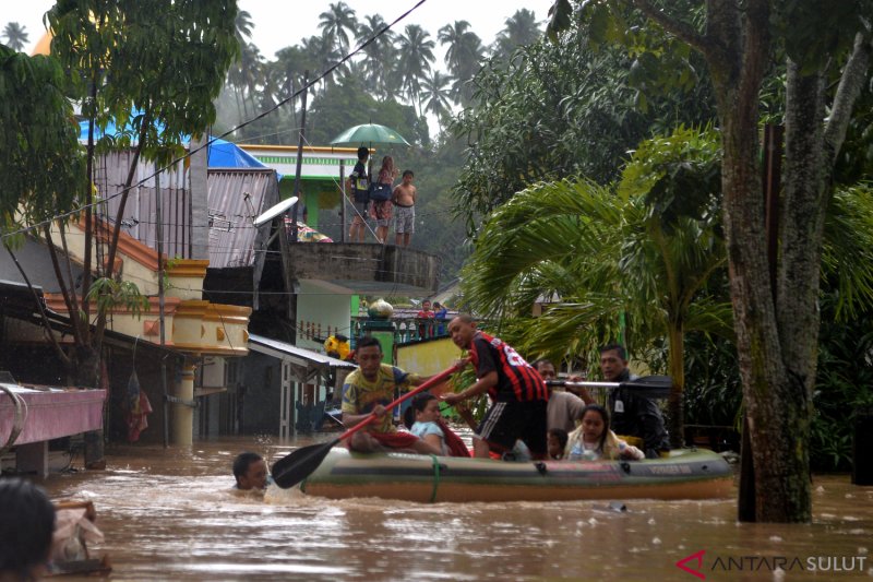 BANJIR DI MANADO