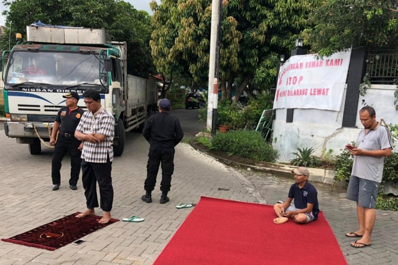 Konflik Pembangunan Apartemen, Warga Nyaris Digilas Truk Pengembang BUMN