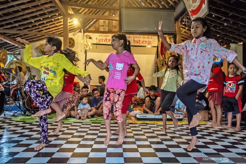 tanda-anda-termasuk-orang-yang-tenang-jika-menghadapi-masalah-sulit