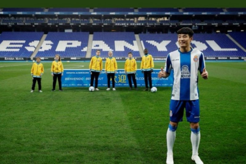 Pemain Espanyol asal China Wu Lei positif terpapar COVID-19