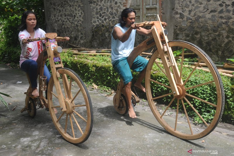 Kerajinan Sepeda Dari Limbah Kayu Antara News Papua