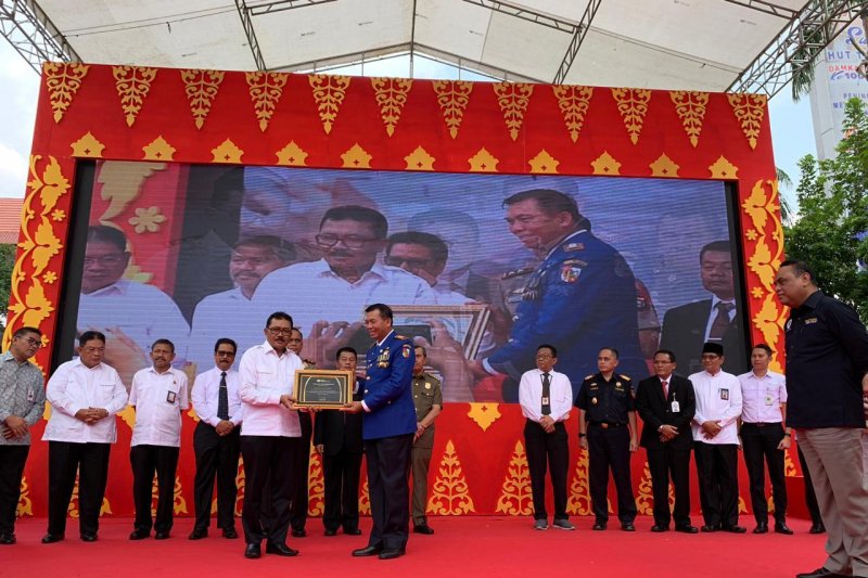 Menpan RB saksikan BPJS TK beri penghargaan ke Walikota Pekanbaru