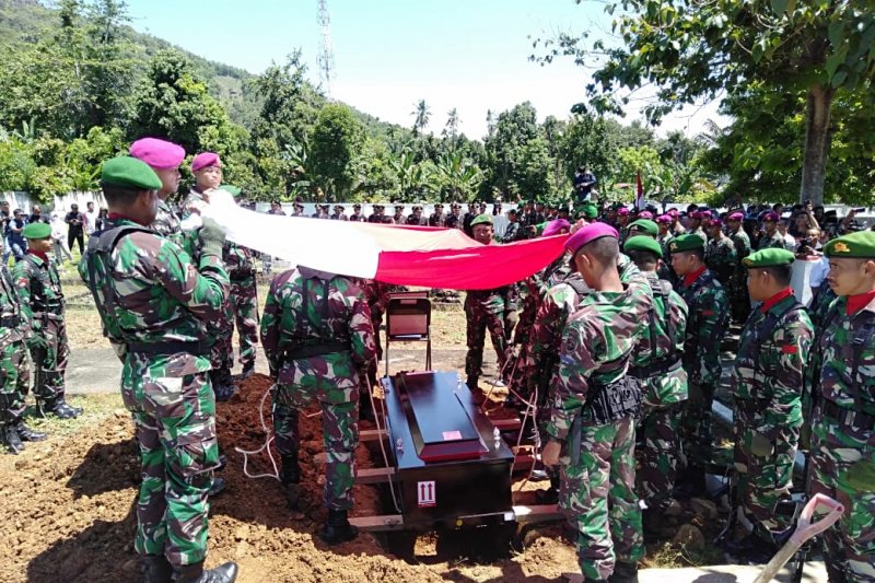 korban penembakan Sertu Anumerta Yusdin dimakamkan