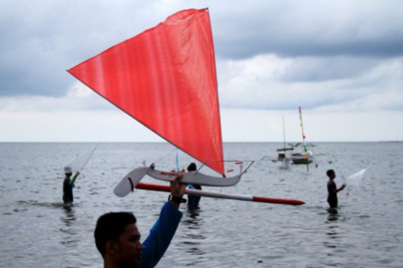 Lomba perahu layar Sandeq mini