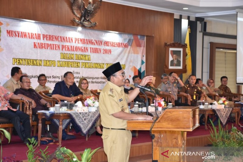 Pemkab Pekalongan targetkan tiga sektor selesai 2019