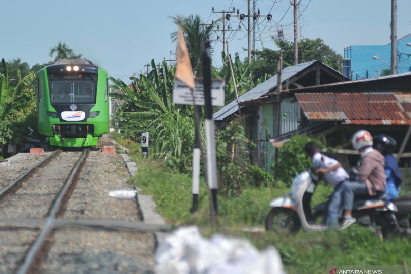 Kereta api solusi kemacetan jalan nasional di Sumbar