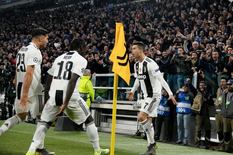 Rio Ferdinand sebut Ronaldo "dewa sepak bola hidup"