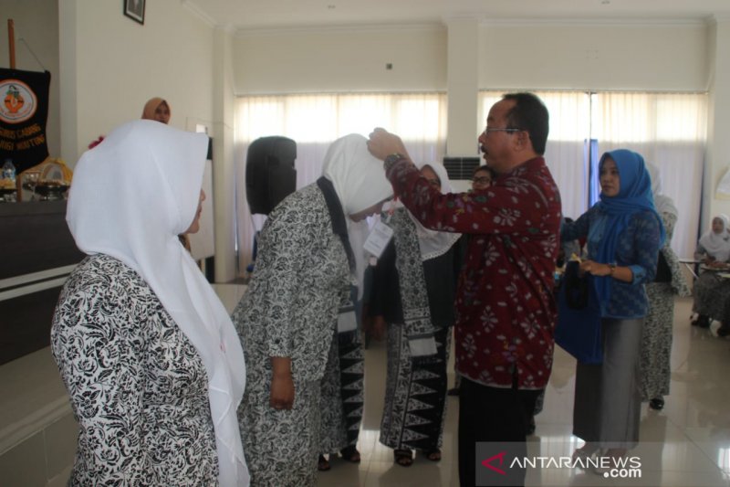 Wajib kantongi izin praktek, 174 bidan Parigi Moutong disumpah