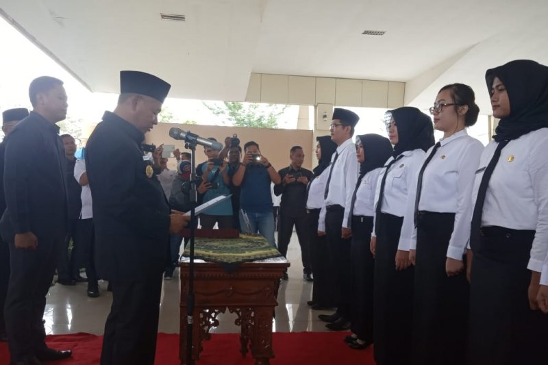 Bupati OKU Timur resmikan pengangkatan CPNS, berharap ASN semakin profesional