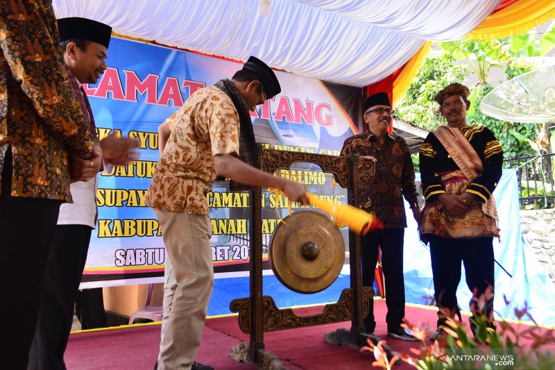 Gubernur : Keberadaan Rumah Gadang Harus Dipertahankan