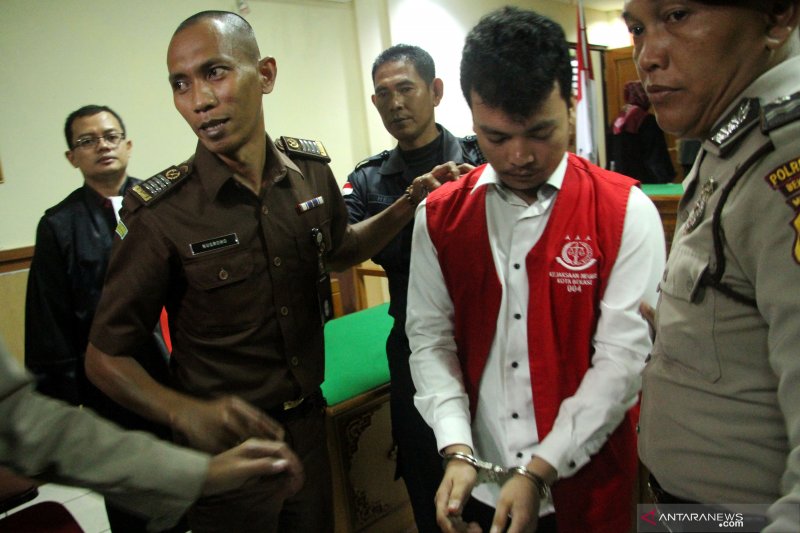Pembunuh satu keluarga ajukan nota pembelaan
