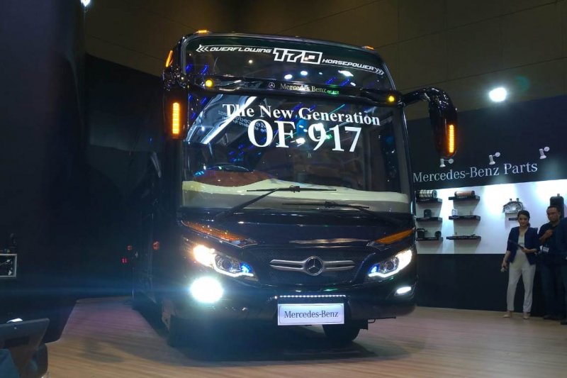 Mercedes-Benz rilis bus wisata