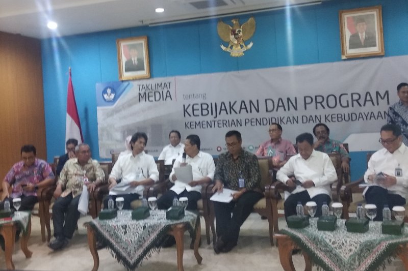 UN 2019 dilengkapi dengan angket
