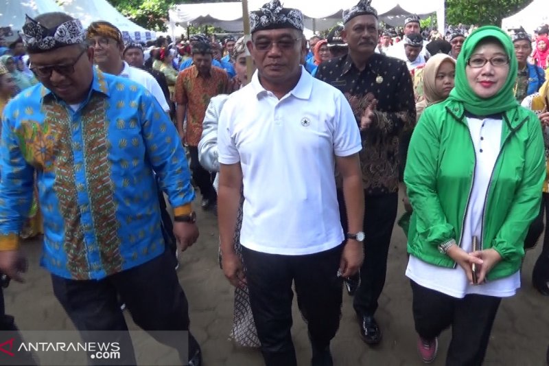 Sukabumi masih kekurangan 12.000 guru SD dan SMP