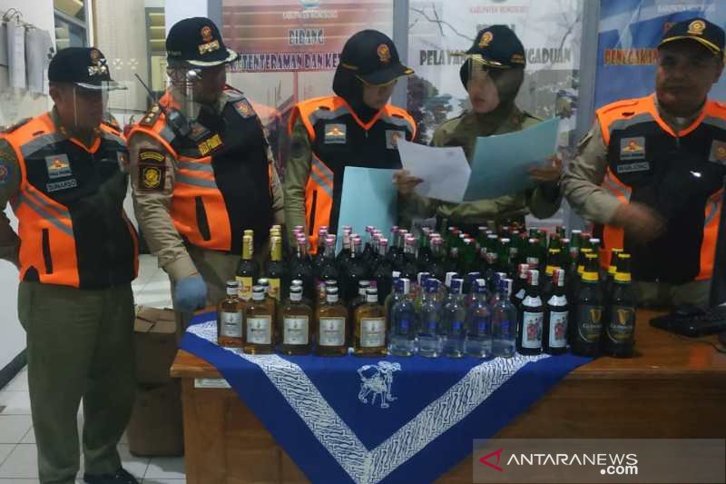 Razia tempat karaoke, Satpol PP Wonosobo sita puluhan botol minuman beralkohol