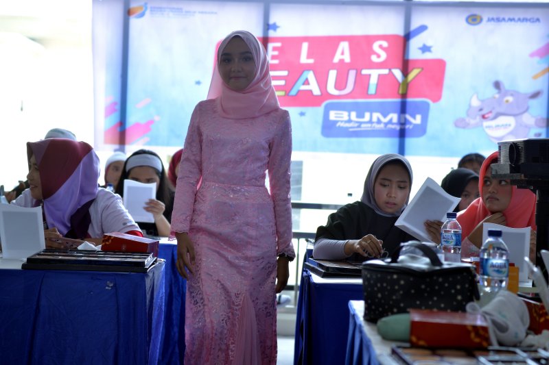 KELAS KREATF BUMN DI MANADO