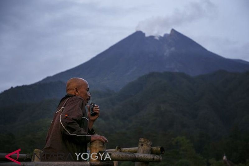 Gunung Merapi alami tiga kali gempa guguran