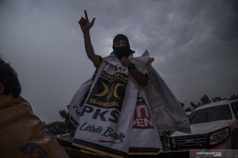 PKS Banjarmasin kampanye berjejer perjuangkan SIM seumur hidup