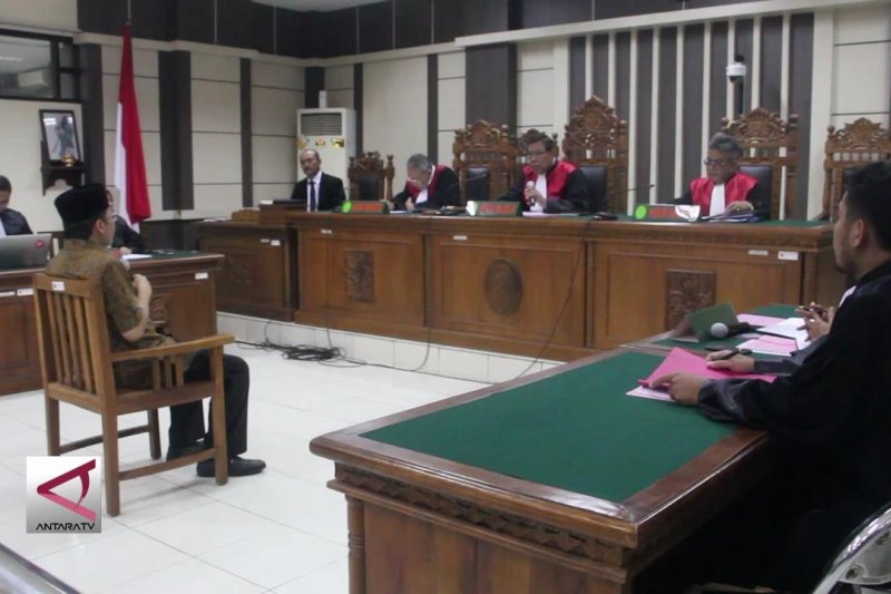 Taufik Kurniawan Jalani Sidang Perdana