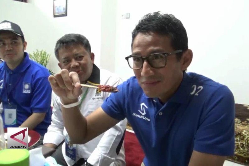 Sandiaga Uno menikmati kuliner khas Cilegon