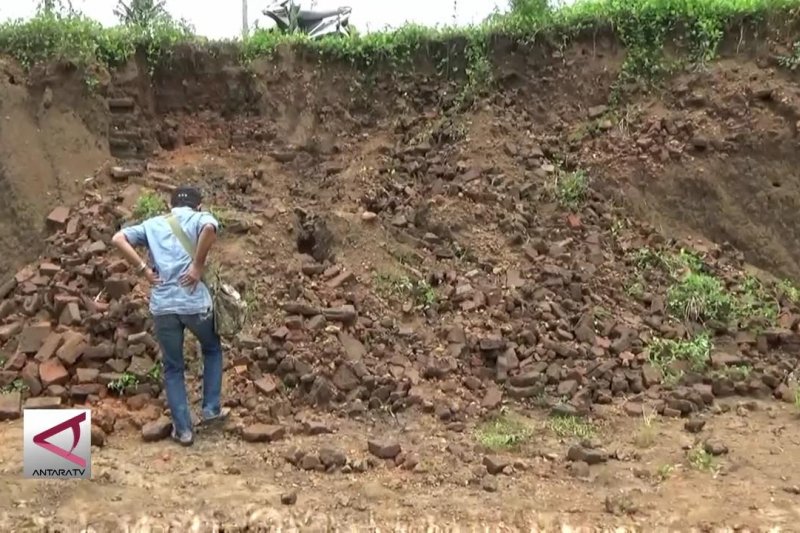 Situs Majapahit ditemukan di jalur Tol Mapan