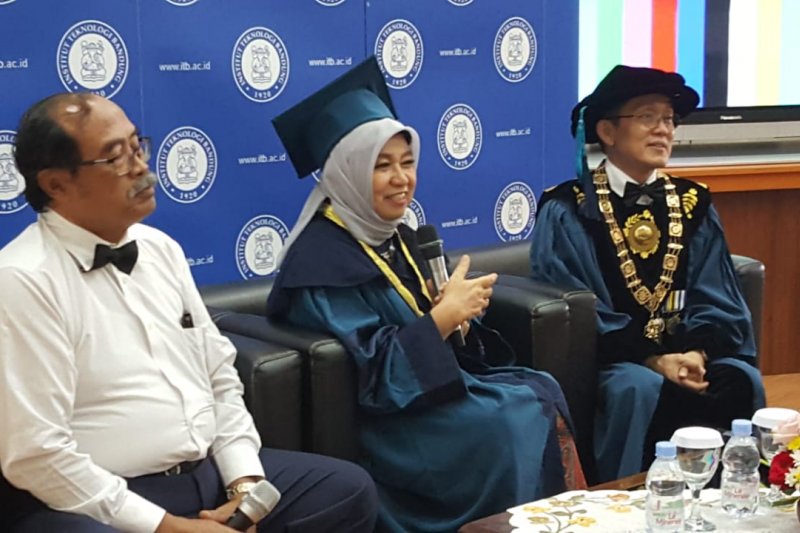 Ini sosok perempuan pertama penerima gelar doktor kehormatan dari ITB